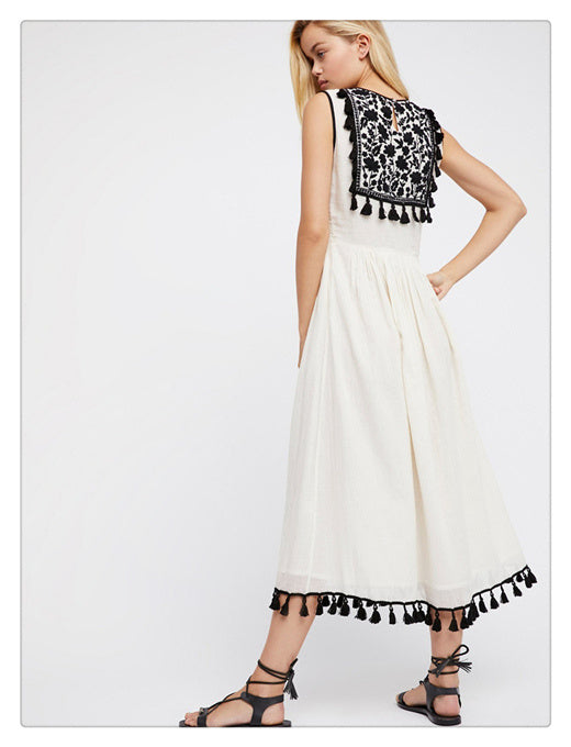 Ärmelloses Westenkleid mit böhmischem Muster und Blumenfransen