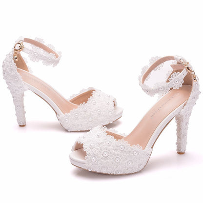 Plateau-Spitzen-Sandalen mit Perlenbesatz und Stilettoabsatz