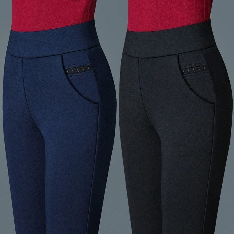 Frauen tragen lange Stretchhosen mit elastischer Taille