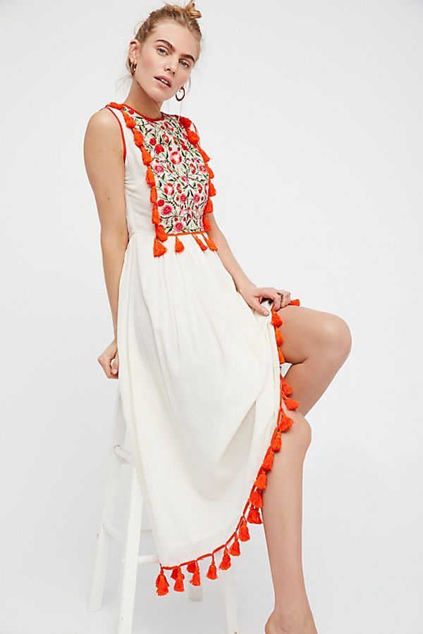Ärmelloses Westenkleid mit böhmischem Muster und Blumenfransen