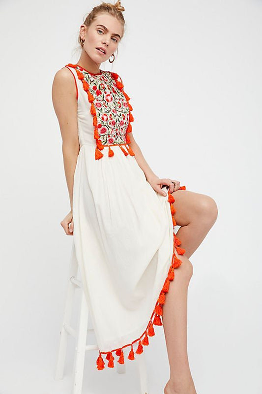 Ärmelloses Westenkleid mit böhmischem Muster und Blumenfransen