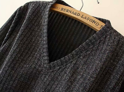 gestrickte elastische Damenbluse mit V-Ausschnitt