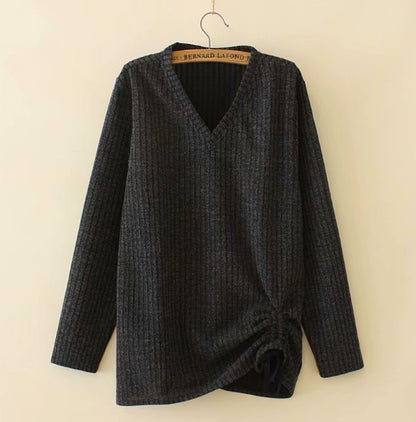 gestrickte elastische Damenbluse mit V-Ausschnitt