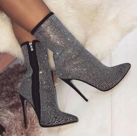 Damen Stiefel mit spitzer Zehenpartie und Absatz
