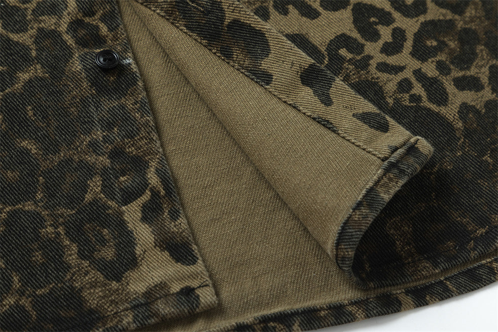 Herren Shirt mit Polokragen – Lässig, Oversized & im Leopardenmuster