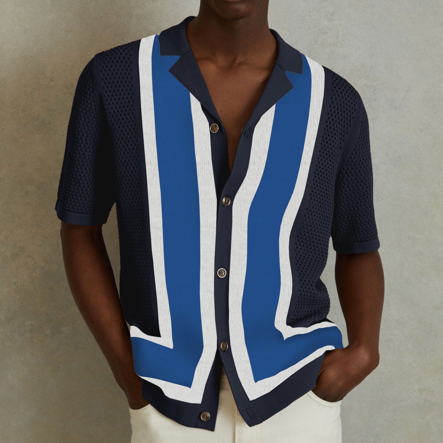 Herren-Sommer-Strickshirt mit Streifenmuster und Farbkontrast – Kurzarm