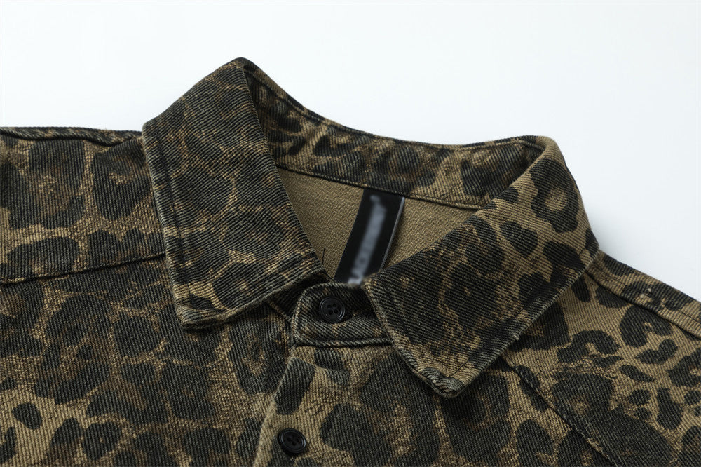 Herren Shirt mit Polokragen – Lässig, Oversized & im Leopardenmuster