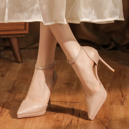 Stilettos aus Leder mit Knöchelriemen